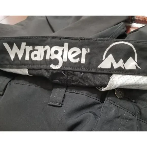 Mens Sz 44 WRANGLER Outdoor Performance Zip Cargo Shorts Elastic Waistband Black - Picture 6 of 8